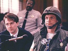 Кадр из фильма "Народ против Ларри Флинта" Кадр из фильма "Народ против Ларри Флинта"