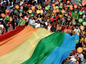 Гей-прайд. Фото с сайта fototelegraf.ru Гей-прайд. Фото с сайта fototelegraf.ru