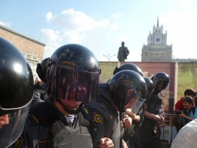 Полиция на Триумфальной площади. Фото: ed-glezin.livejournal.com Полиция на Триумфальной площади. Фото: ed-glezin.livejournal.com