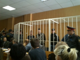 Фото из зала суда. Фото из зала суда.