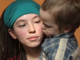 Наталья Сокол и ее сын. Фото: svobodanews.ru Наталья Сокол и ее сын. Фото: svobodanews.ru