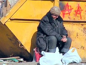 Бомж. Фото: Виктор Надеждин, Каспаров.Ru Бомж. Фото: Виктор Надеждин, Каспаров.Ru