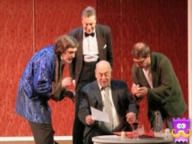 Кадр из спектакля "Ужин с дураком". Фото с сайта http://www.vip-kassir.ru Кадр из спектакля "Ужин с дураком". Фото с сайта http://www.vip-kassir.ru