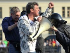 Задержание Немцова. Фото: www.ria.ru Задержание Немцова. Фото: www.ria.ru