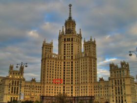 Высотка на "Баррикадной". Фото с сайта grafomanov.net Высотка на "Баррикадной". Фото с сайта grafomanov.net