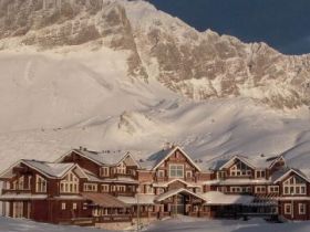 Резиденция "Лунная поляна". Фото с сайта gazaryan-suren.livejournal.com Резиденция "Лунная поляна". Фото с сайта gazaryan-suren.livejournal.com