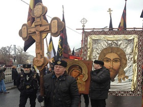 Хоругвеносцы. Фото Ильи Варламова из "Твиттера" @varlamov Хоругвеносцы. Фото Ильи Варламова из "Твиттера" @varlamov