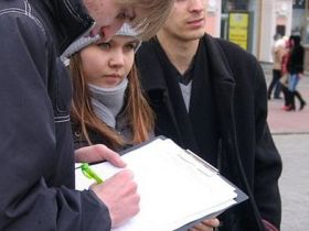 Сбор подписей. Фото Павла Валерина, Каспаров.Ru Сбор подписей. Фото Павла Валерина, Каспаров.Ru