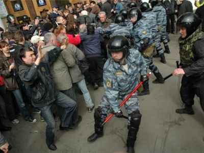 ОМОН. Фото: novayagazeta.spb.ru ОМОН. Фото: novayagazeta.spb.ru