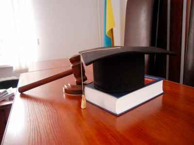 Стол судьи. Фото: pozovnizayavi.org.ua Стол судьи. Фото: pozovnizayavi.org.ua