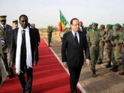 Олланд в Тимбкту. Фото из блога eyra-0501.livejournal.com Олланд в Тимбкту. Фото из блога eyra-0501.livejournal.com