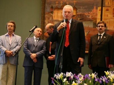 Алексей Егоров с художниками. Фото из фейсбука Ольги Романовой Алексей Егоров с художниками. Фото из фейсбука Ольги Романовой