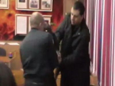 Избиение наблюдателей на выюорах в Анапе. Кадр из ролика youtu.be Избиение наблюдателей на выюорах в Анапе. Кадр из ролика youtu.be