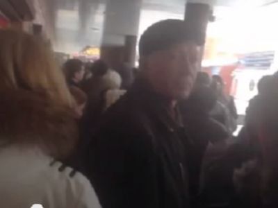 Очередь за деньгами "агитаторов"в Жуковском. Кадр из ролика youtu.be/2aBUBUQR5p0 Очередь за деньгами "агитаторов"в Жуковском. Кадр из ролика youtu.be/2aBUBUQR5p0