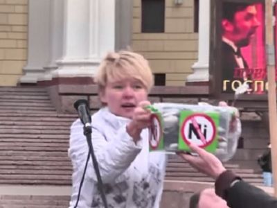 Евгения Чирикова на митинге в защиту Хопра. Кадр из ролика youtu.be/yD-fwtLOYYw Евгения Чирикова на митинге в защиту Хопра. Кадр из ролика youtu.be/yD-fwtLOYYw
