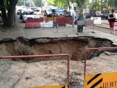 Провал дороги. Фото с сайта samara.ru Провал дороги. Фото с сайта samara.ru