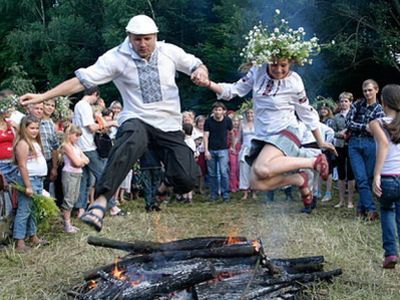 Праздник ирвана Купалы. Фото с сайта svyatogorsk.org Праздник ирвана Купалы. Фото с сайта svyatogorsk.org