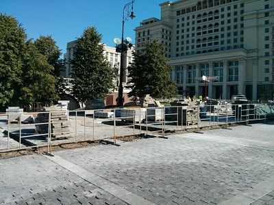 Манежная площадь 18 июля утром. Фото из блога zyalt.livejournal.com Манежная площадь 18 июля утром. Фото из блога zyalt.livejournal.com