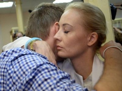 Алексей и Юлия Навальные. Фото из фейсбука Ольги Романовой Алексей и Юлия Навальные. Фото из фейсбука Ольги Романовой