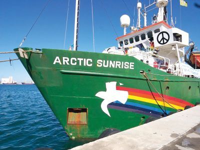 Судно "Гринпис" Фото: goldfmromania.ro Судно "Гринпис" Фото: goldfmromania.ro