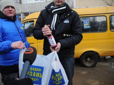 Подкуп избирателя. Фото: burmatoff.livejournal.com Подкуп избирателя. Фото: burmatoff.livejournal.com