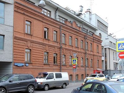 Дом с квартирой Дом с квартирой