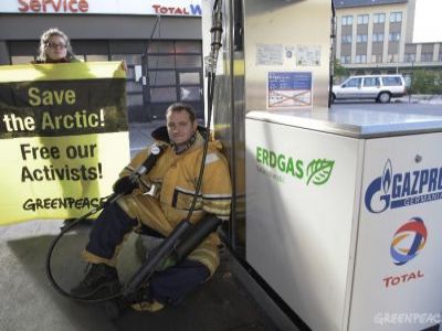 Акция в Германии Фото: Гринпис Акция в Германии Фото: Гринпис