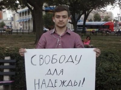 Акция в поддержку Толоконниковой (facebook) Акция в поддержку Толоконниковой (facebook)