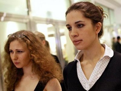 Мария Алехина и Надежда Толоконникова. Фото из блога irek-murtazin.livejournal.com Мария Алехина и Надежда Толоконникова. Фото из блога irek-murtazin.livejournal.com