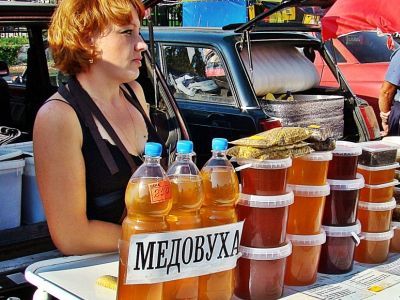 Мед и сопутствующие продукты. Фото: Виктор Шамаев, Каспарова.Ru Мед и сопутствующие продукты. Фото: Виктор Шамаев, Каспарова.Ru