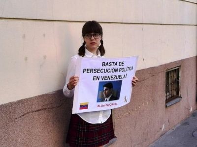 Вера Кичанова на акции у посольства Венесуэлы. Фото: twitter.com/KonstantinLPR Вера Кичанова на акции у посольства Венесуэлы. Фото: twitter.com/KonstantinLPR