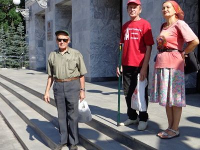 Самарские общественники на пикете. Фото: Валерий Павлюкевич, Каспаров.Ru Самарские общественники на пикете. Фото: Валерий Павлюкевич, Каспаров.Ru