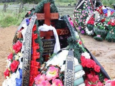 Могила одного из десантников. Фото - gubernia.pskovregion.org/number_705/00.php Могила одного из десантников. Фото - gubernia.pskovregion.org/number_705/00.php