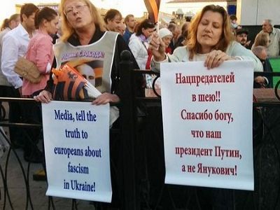 Противницы Марша Мира. Источник - https://twitter.com/GraniTweet Противницы Марша Мира. Источник - https://twitter.com/GraniTweet