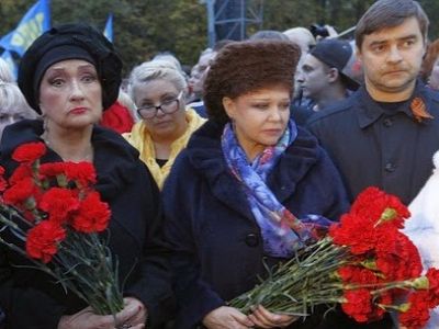 Депутаты на акции на Поклонной. Источник - http://www.tassphoto.com/ru, опубликовано - http://igoryakovenko.blogspot.ru/2014/09/69.html, Депутаты на акции на Поклонной. Источник - http://www.tassphoto.com/ru, опубликовано - http://igoryakovenko.blogspot.ru/2014/09/69.html,