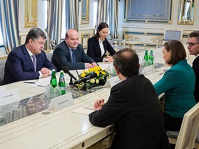 Порошенко и Нуланд. Фото: unian.net Порошенко и Нуланд. Фото: unian.net