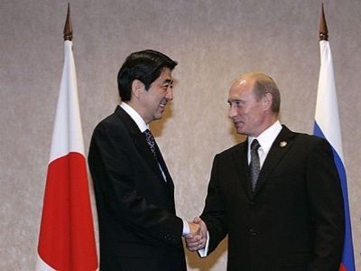 Владимир Путин и Синдзо Абэ. Фото: kommersant.ru Владимир Путин и Синдзо Абэ. Фото: kommersant.ru