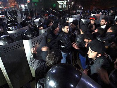Акция протеста в Гюмри. Фото: lenta.ru Акция протеста в Гюмри. Фото: lenta.ru