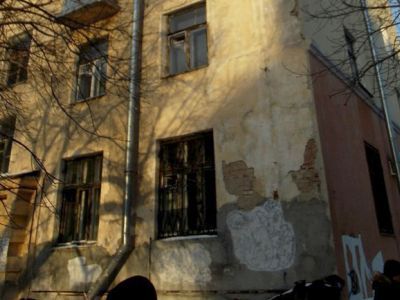 Дом, где обрушилось перекрытие. Фото: Znak.com