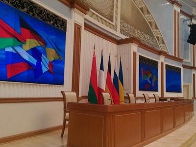 Дворец независимости, Минск. Перед переговорами. Публикуется в блоге автора Дворец независимости, Минск. Перед переговорами. Публикуется в блоге автора