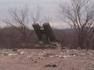 Система ПВО, размещенная сепаратистами под Дебальцево. Фото: twitter.com/GeoffPyatt Система ПВО, размещенная сепаратистами под Дебальцево. Фото: twitter.com/GeoffPyatt