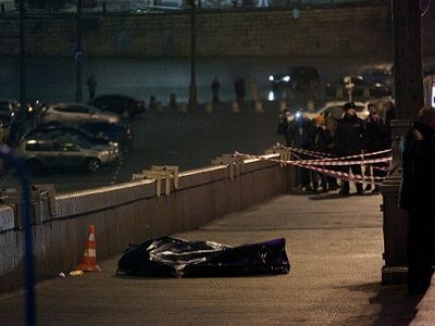 Москворецкий мост, ночь с 27 на 28.2.15. Источник - martin.livejournal.com Москворецкий мост, ночь с 27 на 28.2.15. Источник - martin.livejournal.com