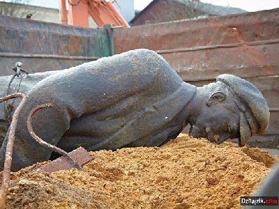 Снесенный памятник Ленину