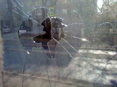 Разбитое окно. Фото: livejournal.com Разбитое окно. Фото: livejournal.com