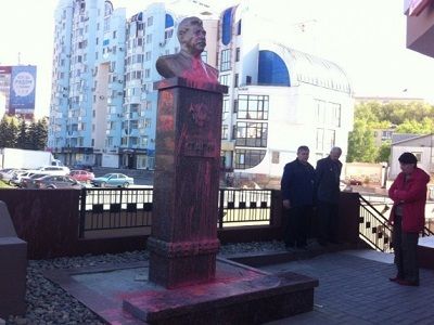 Бюст Сталина. Фото: unian.net Бюст Сталина. Фото: unian.net
