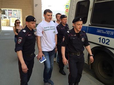 "Хватит душить малый бизнес". Фото: twitter.com/YablokoRu "Хватит душить малый бизнес". Фото: twitter.com/YablokoRu