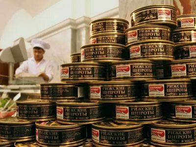 Шпроты в магазине. Фото: b1.m24.ru Шпроты в магазине. Фото: b1.m24.ru