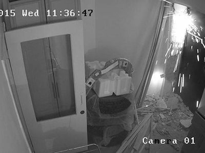 Кадр с камеры слежения в офисе правозащитников в Грозном. Фото: vedomosti.ru Кадр с камеры слежения в офисе правозащитников в Грозном. Фото: vedomosti.ru