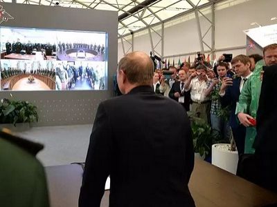 В.Путин на форуме "Армия-2015", 16.6.15. Источник - http://www.kremlin.ru/events/president/news/49710 В.Путин на форуме "Армия-2015", 16.6.15. Источник - http://www.kremlin.ru/events/president/news/49710