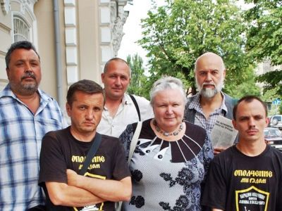 Надежда Квачкова и группа поддержки. Фото: Виктор Шамаев, Каспаров.Ru Надежда Квачкова и группа поддержки. Фото: Виктор Шамаев, Каспаров.Ru